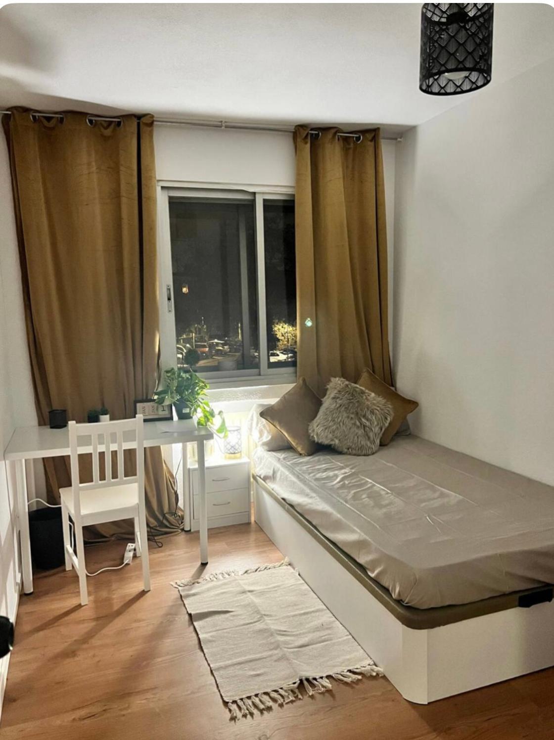 Habitacion En Madrid Luaran gambar