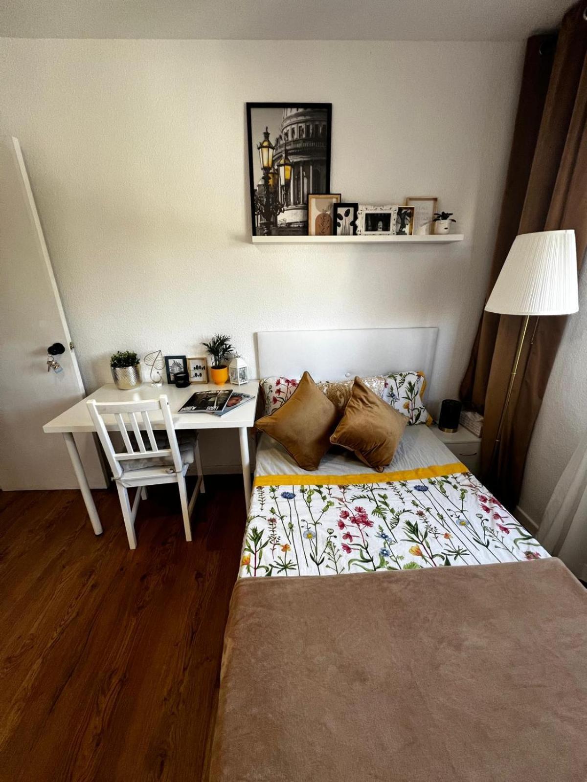 Habitacion En Madrid Luaran gambar